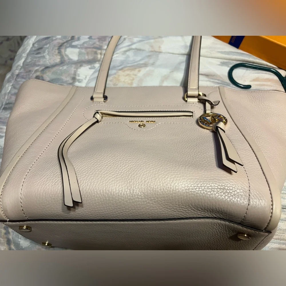 Michael Kors - Picture 4 of 5